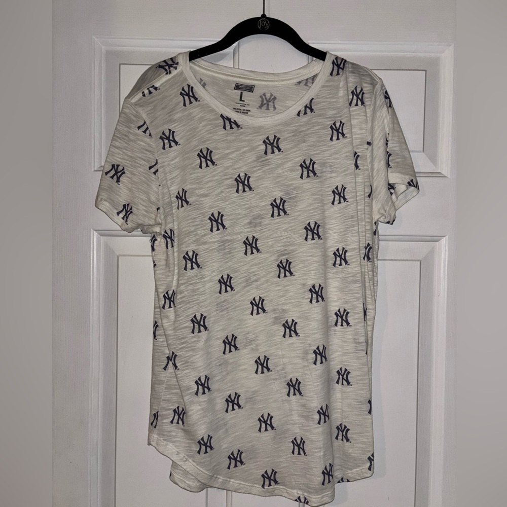 Women's Tailgate Yankee White and Navy Logo Print Top